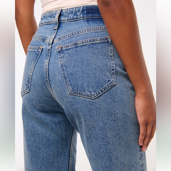 Abercrombie 90s Relaxed High-Rise Jeans - Curve Love - Picture 3 of 8